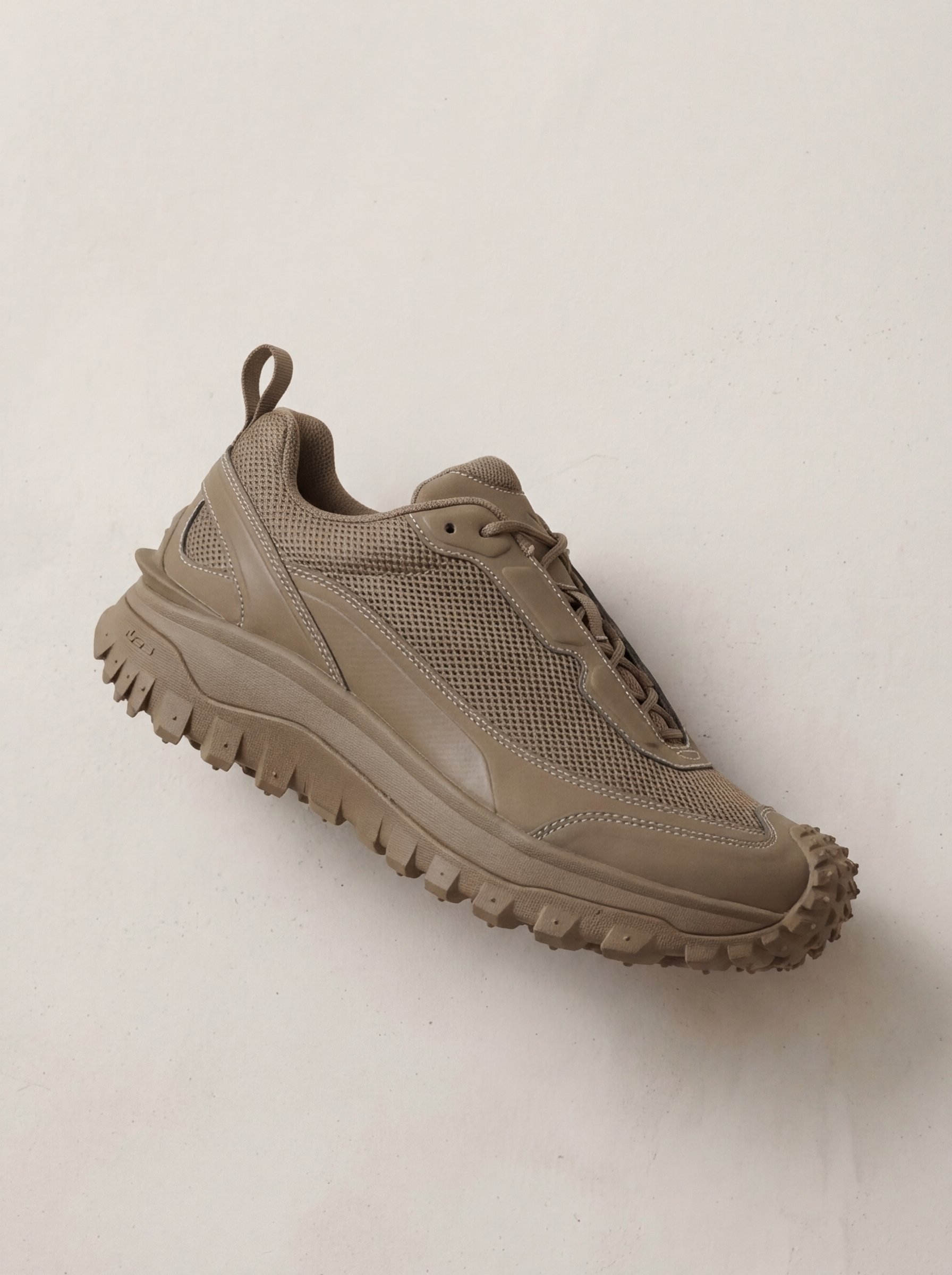 Trail Sneaker
